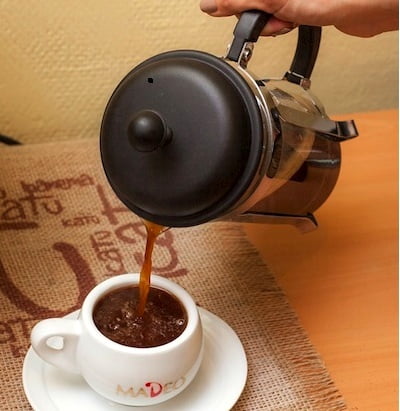 Кофе во френч-прессе